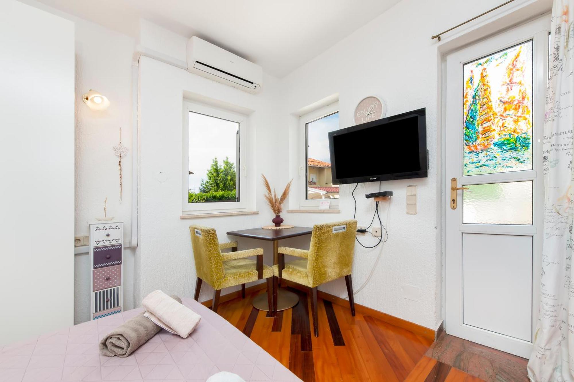 Ava Apartment